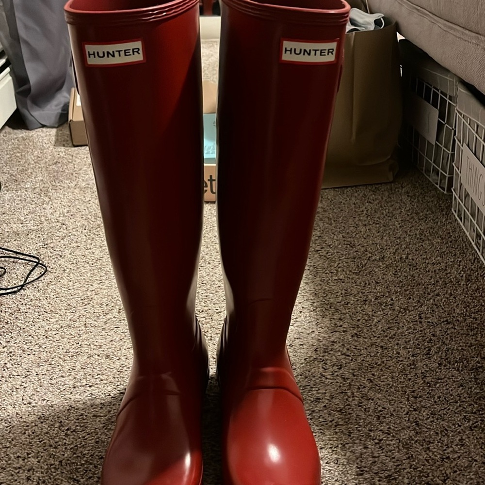 Used in good condition red hunter tall rain boots size 8